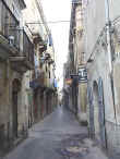 The typically Siciallian streets of Siracusa
